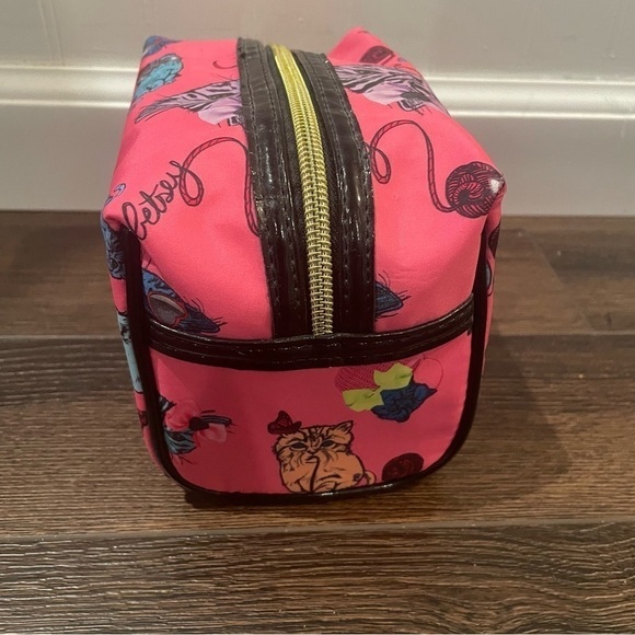 Betsey Johnson Cat Makeup/Cosmetic Bag OS - Picture 2 of 12